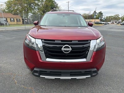 2024 Nissan Pathfinder SL