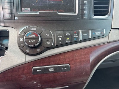 2013 Toyota Sienna XLE 8 Passenger