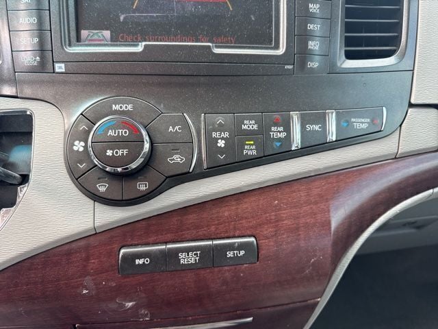 2013 Toyota Sienna XLE 8 Passenger