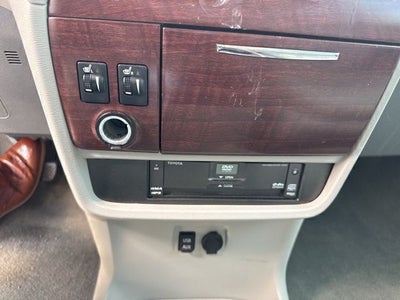 2013 Toyota Sienna XLE 8 Passenger