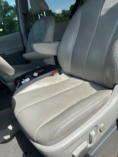 2013 Toyota Sienna XLE 8 Passenger