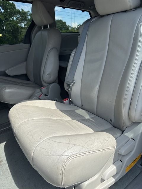 2013 Toyota Sienna XLE 8 Passenger