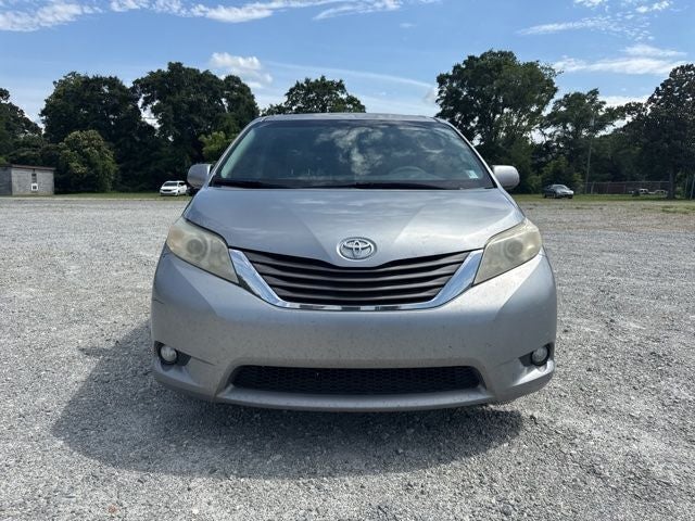 2013 Toyota Sienna XLE 8 Passenger