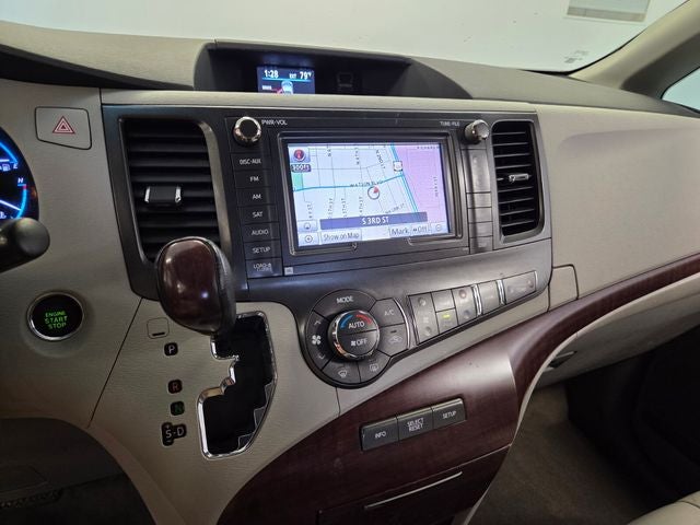 2013 Toyota Sienna XLE 8 Passenger