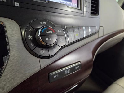 2013 Toyota Sienna XLE 8 Passenger
