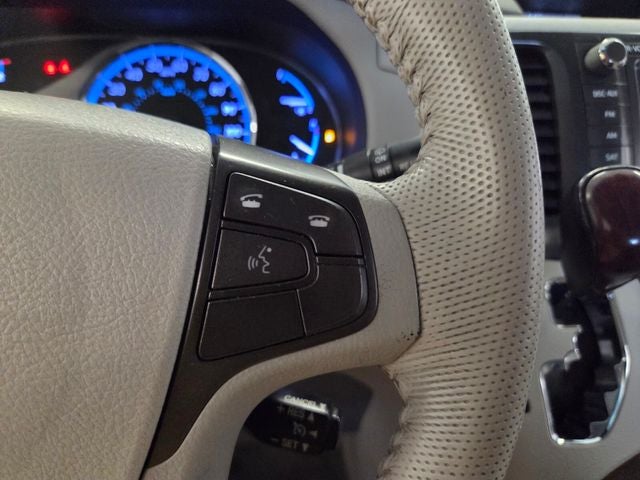 2013 Toyota Sienna XLE 8 Passenger