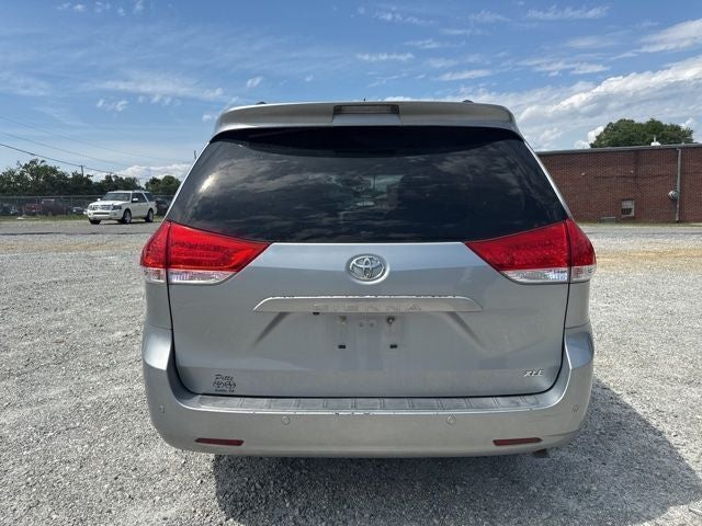 2013 Toyota Sienna XLE 8 Passenger