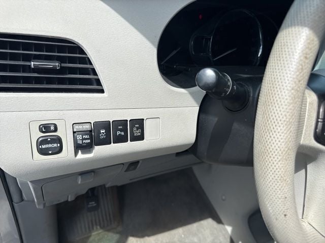 2013 Toyota Sienna XLE 8 Passenger
