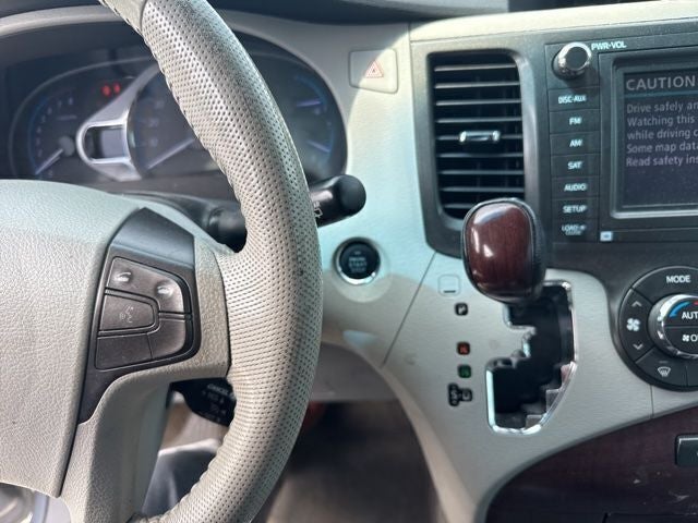 2013 Toyota Sienna XLE 8 Passenger