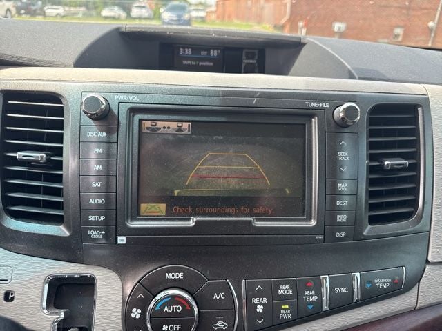 2013 Toyota Sienna XLE 8 Passenger