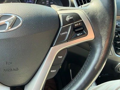 2012 Hyundai Veloster Base w/Black