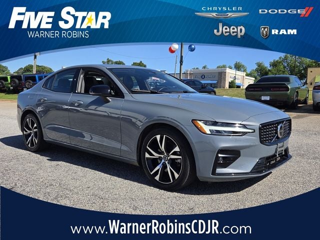 2024 Volvo S60 B5 Core Dark Theme