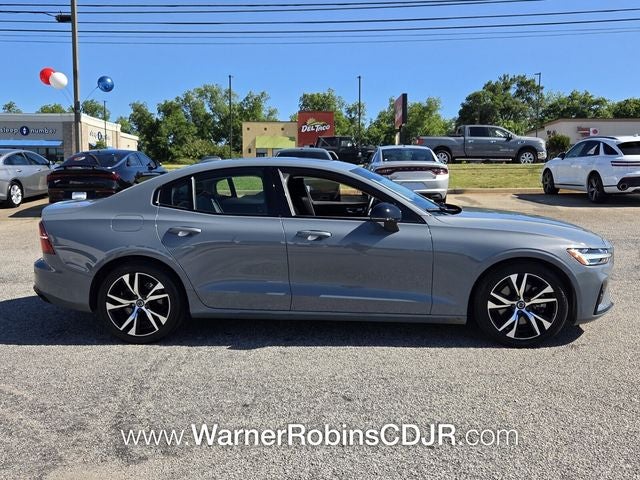 2024 Volvo S60 B5 Core Dark Theme