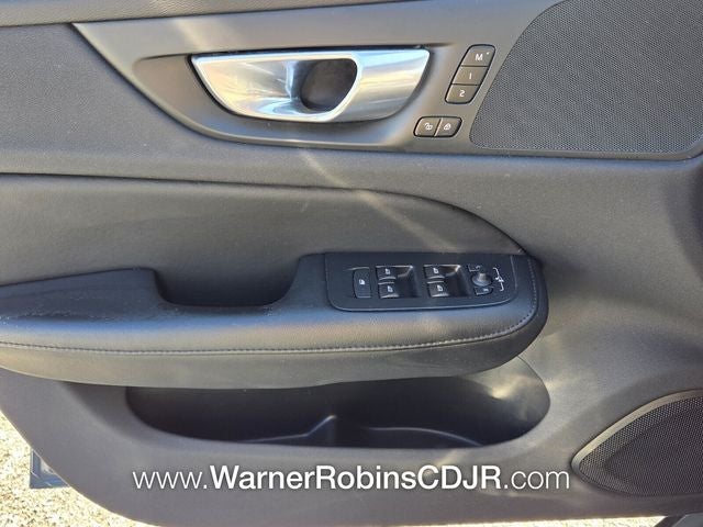 2024 Volvo S60 B5 Core Dark Theme