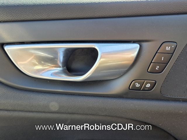 2024 Volvo S60 B5 Core Dark Theme