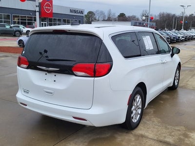2022 Chrysler Voyager LX