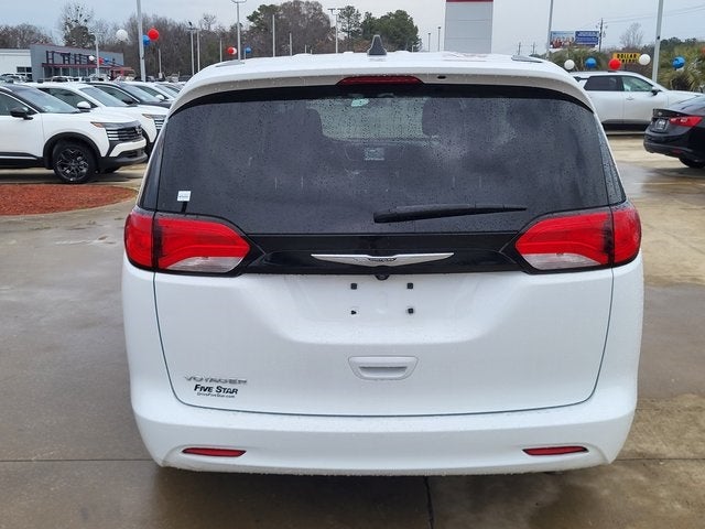 2022 Chrysler Voyager LX