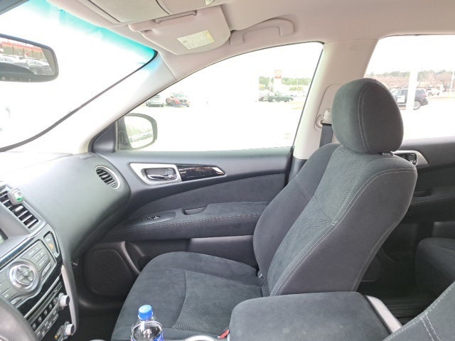 2016 Nissan Pathfinder SV