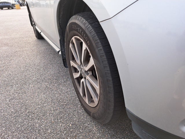 2016 Nissan Pathfinder SV