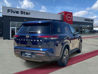 2024 Nissan Pathfinder SV