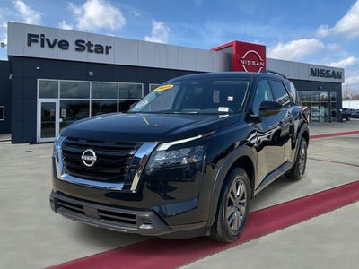 2025 Nissan Pathfinder SV