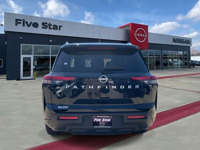 2025 Nissan Pathfinder SV