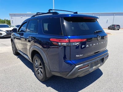 2024 Nissan Pathfinder SV