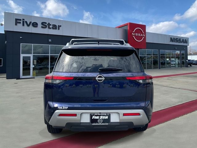 2023 Nissan Pathfinder SL