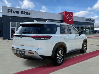 2024 Nissan Pathfinder SL