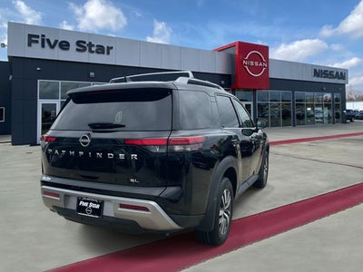 2024 Nissan Pathfinder SL