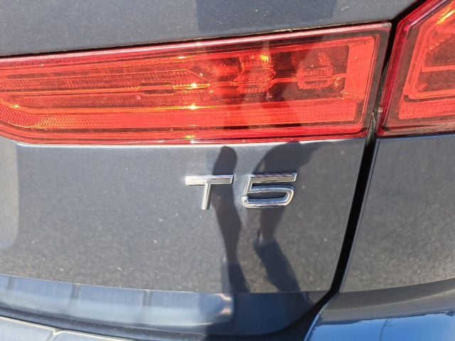 2021 Volvo XC60 T5 Momentum