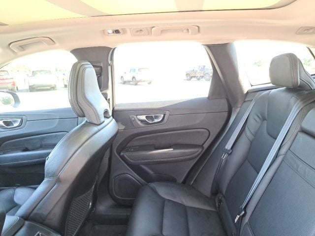 2021 Volvo XC60 T5 Momentum