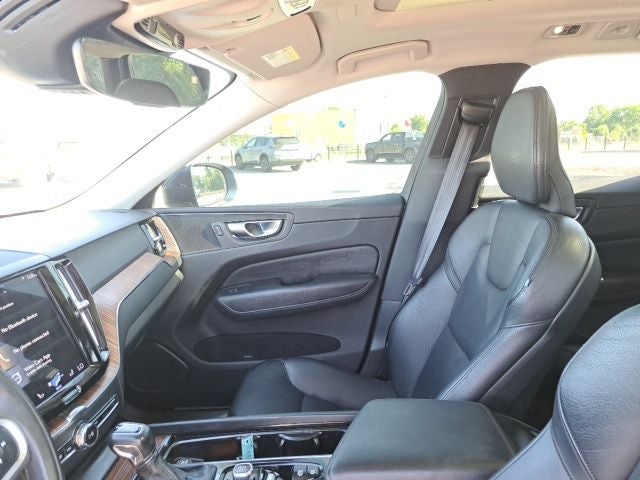 2021 Volvo XC60 T5 Momentum