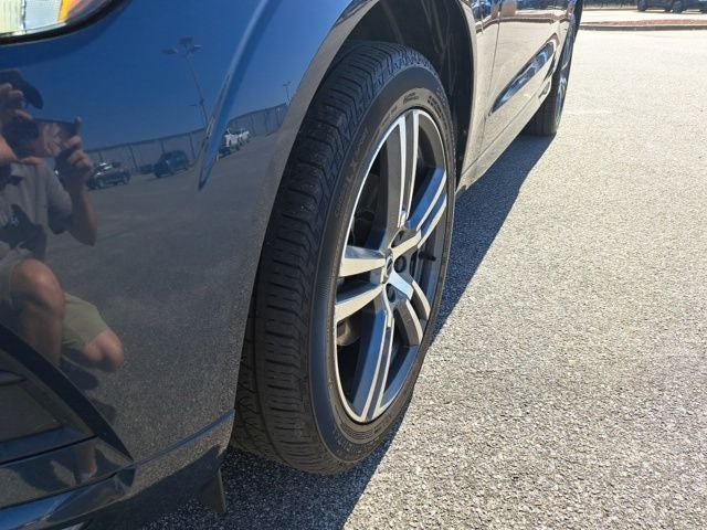 2021 Volvo XC60 T5 Momentum