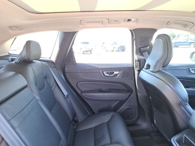 2021 Volvo XC60 T5 Momentum
