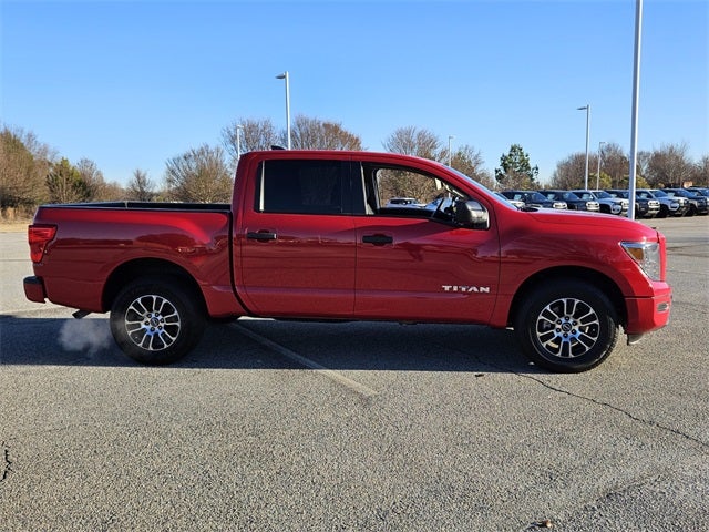 2023 Nissan Titan SV