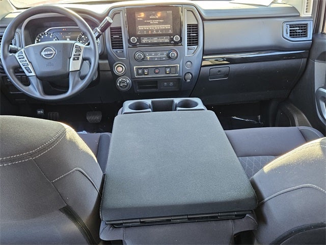 2023 Nissan Titan SV