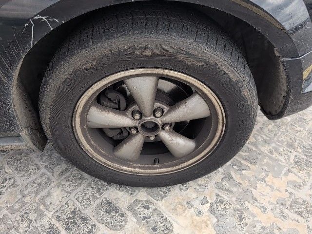 2006 Ford Mustang V6 Deluxe