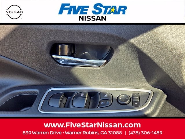 2025 Nissan Versa 1.6 SR