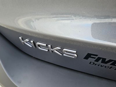 2025 Nissan Kicks SR