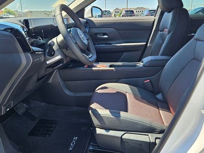 2025 Nissan Kicks SR