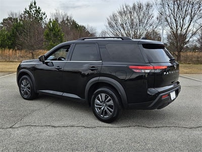 2022 Nissan Pathfinder SV