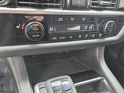 2022 Nissan Pathfinder SV