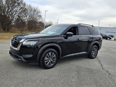 2022 Nissan Pathfinder SV