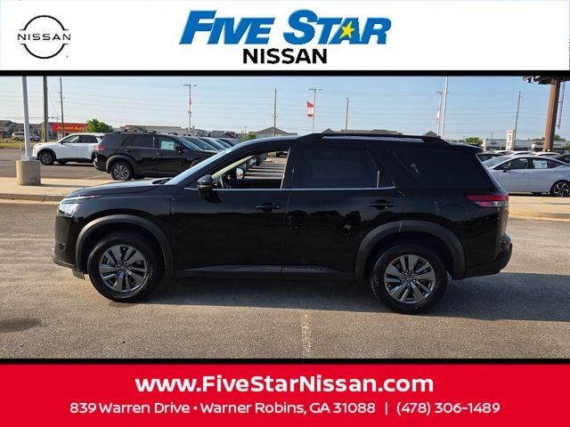 2025 Nissan Pathfinder SV