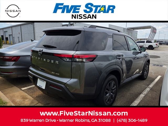 2024 Nissan Pathfinder SV