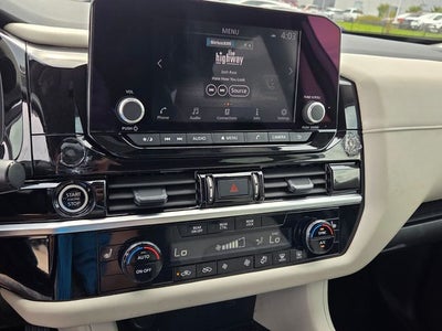 2024 Nissan Pathfinder SV