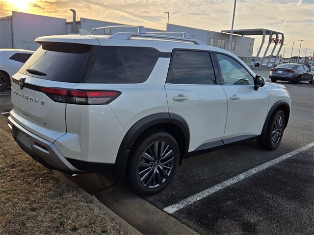 2024 Nissan Pathfinder SL
