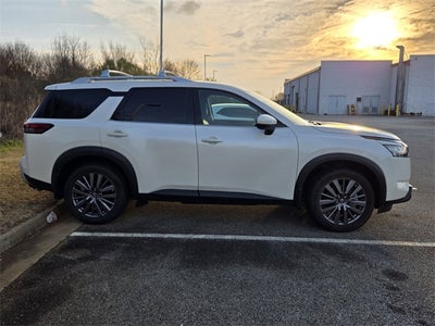 2024 Nissan Pathfinder SL