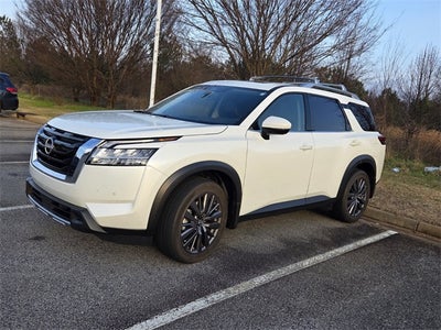 2024 Nissan Pathfinder SL
